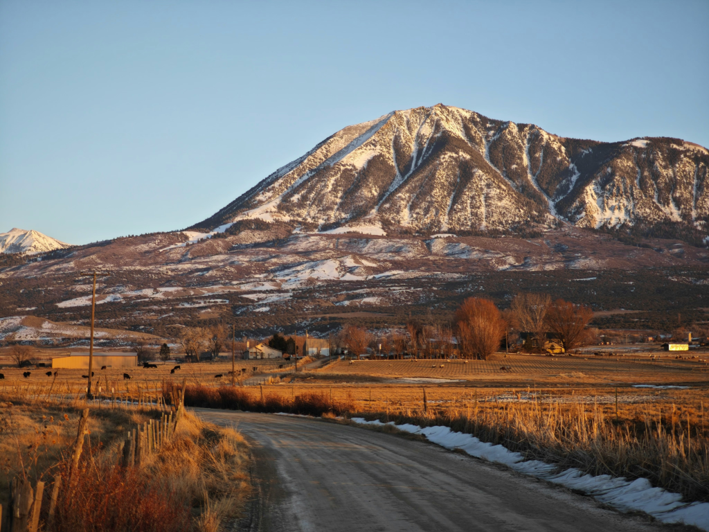 Mountain landscape at golden hour representing one of the most powerful energetic points around the world, known for grounding and spiritual elevation.